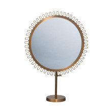 Miroir de courtoisie encadré rond de Sunburst avec la finition en laiton antique d&#39;or